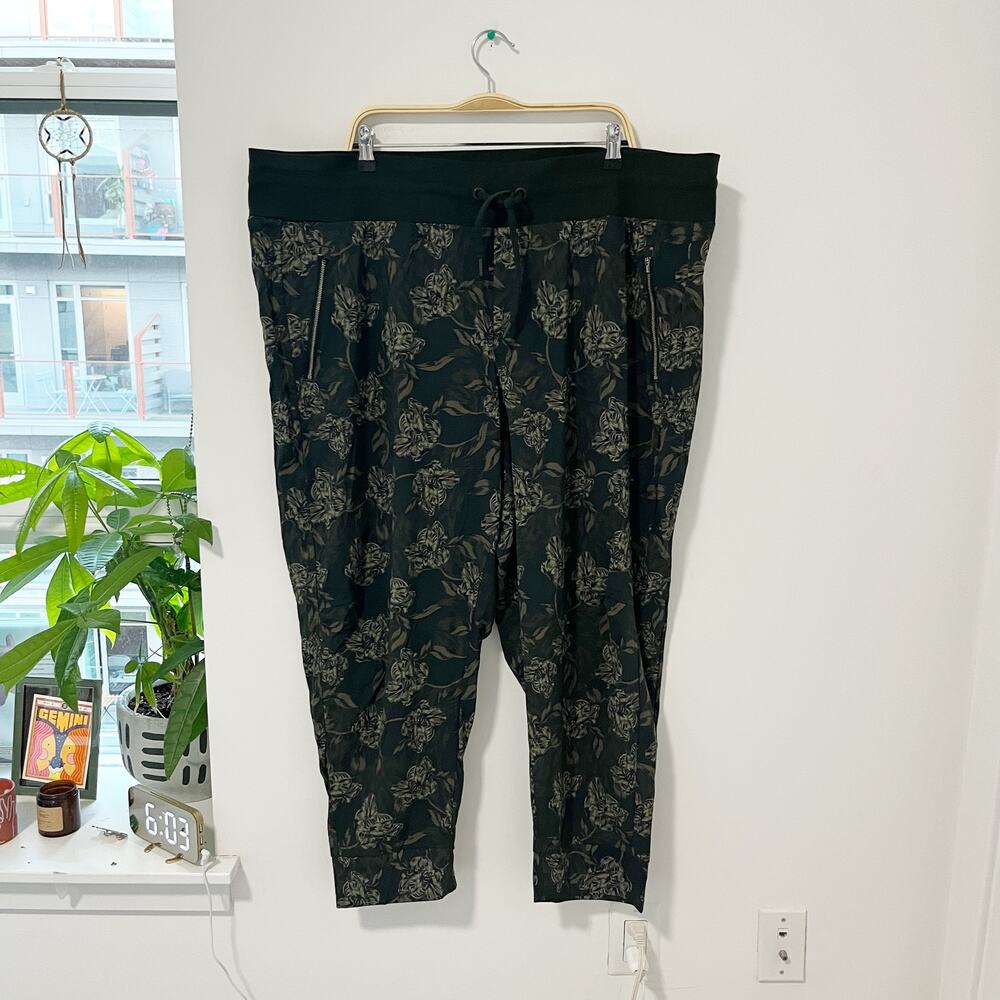 Athleta Trekkie North Green Floral Printed Joggers Size 24